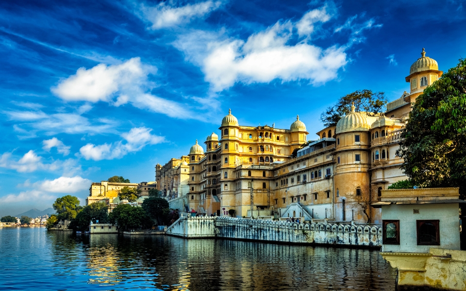 Udaipur romantic honeymoon boat ride